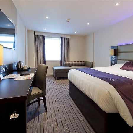 Premier Inn Newbury Town Centre Kültér fotó