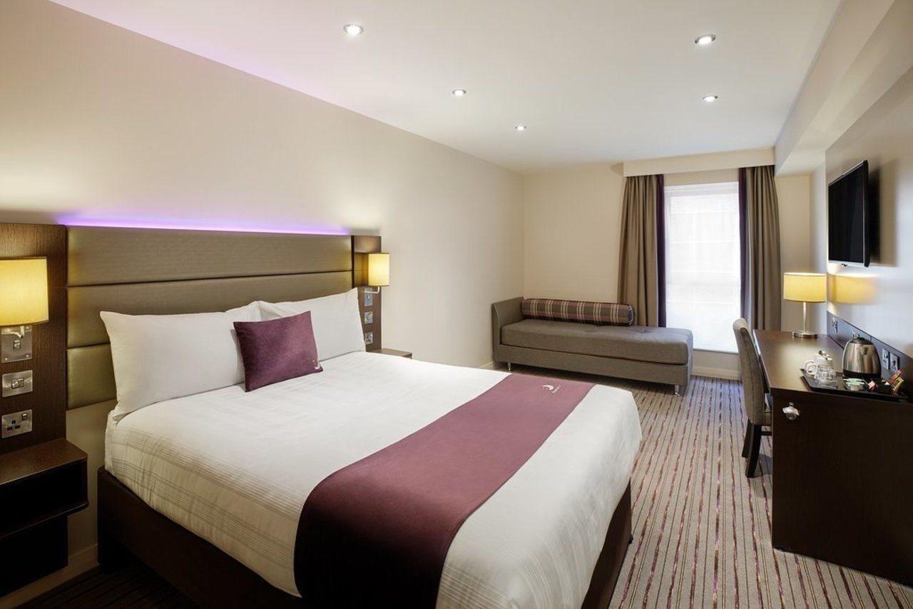 Premier Inn Newbury Town Centre Kültér fotó